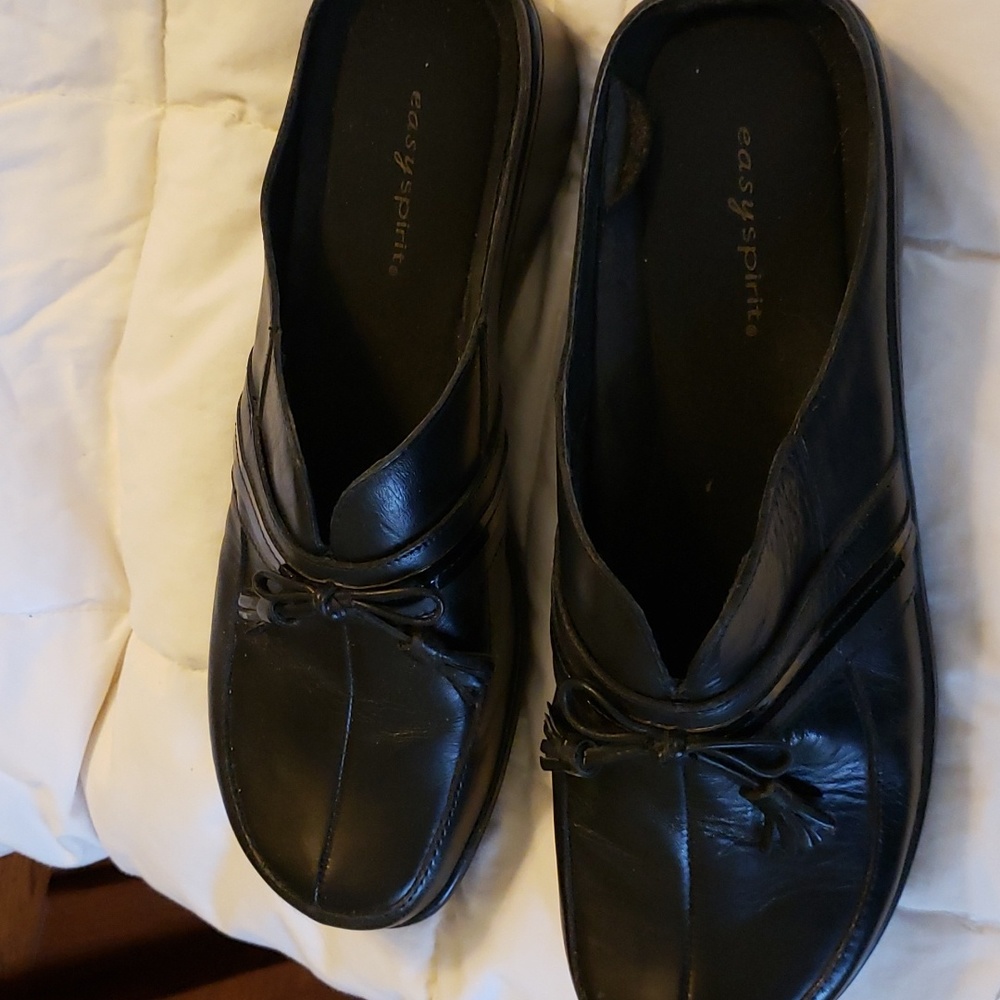 Shoes - Picture 3 of 4
